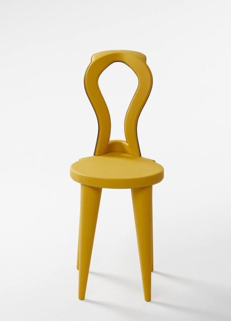 Imagen - Silla fabricada con restos de pieles y sillas de montar a caballo.