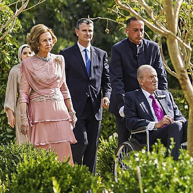 Sofía y Juan Carlos en su llegada a la boda.