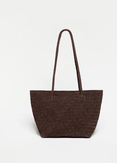 Imagen - Bolso trenzado en marrón chocolate de Sfera. Foto: Sfera.