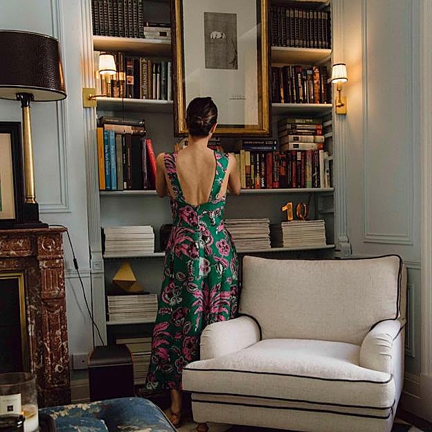 Sassa de Osma con vestido de Philippa 1970 y moño bajo.