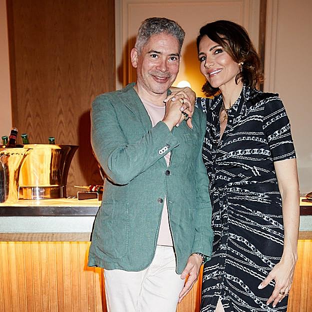 Boris Izaguirre, escritor, y Adriana Abacal, CEO de Skorpios. 