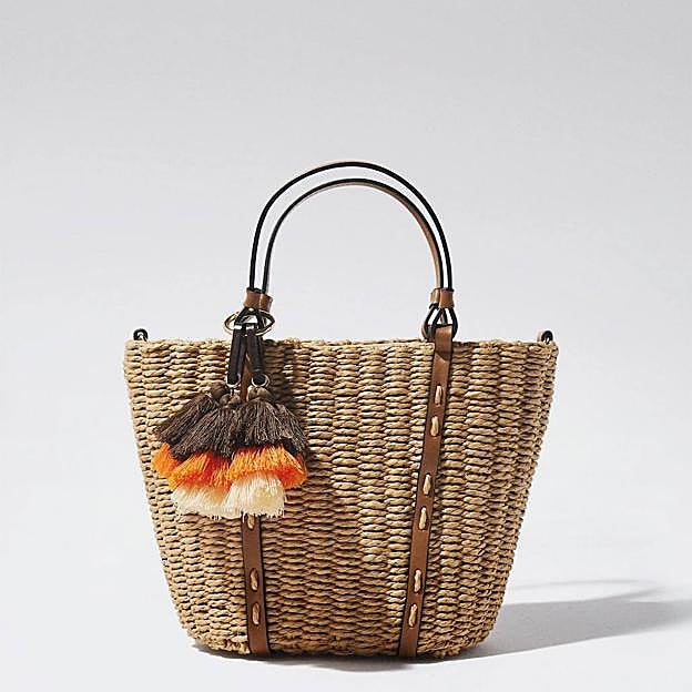 Capazo con colgante de borlas