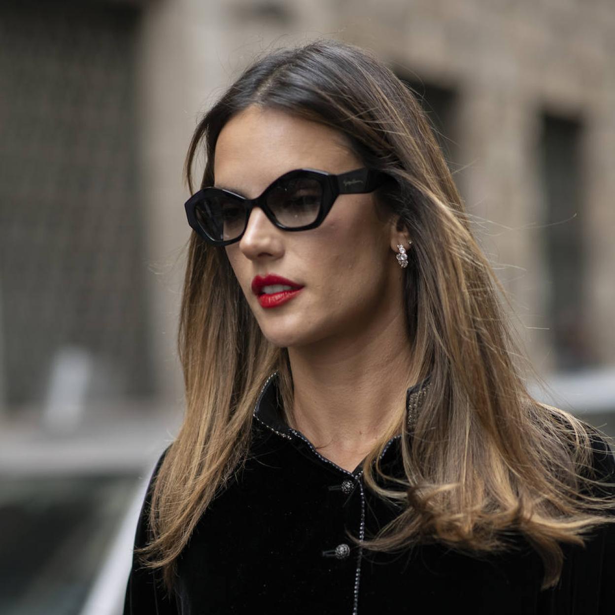 Alessandra Ambrosio con mechas para morenas