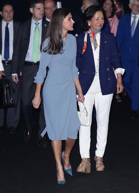 Imagen - La reina Letizia con un total look azulado. / LIMITED PICTURES