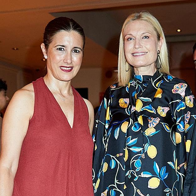 Samary Fernández Feito, directora general del Área de Lujo, Estilo de Vida y Revistas de Vocento, y Tosca Musk, CEO de Passionflix.