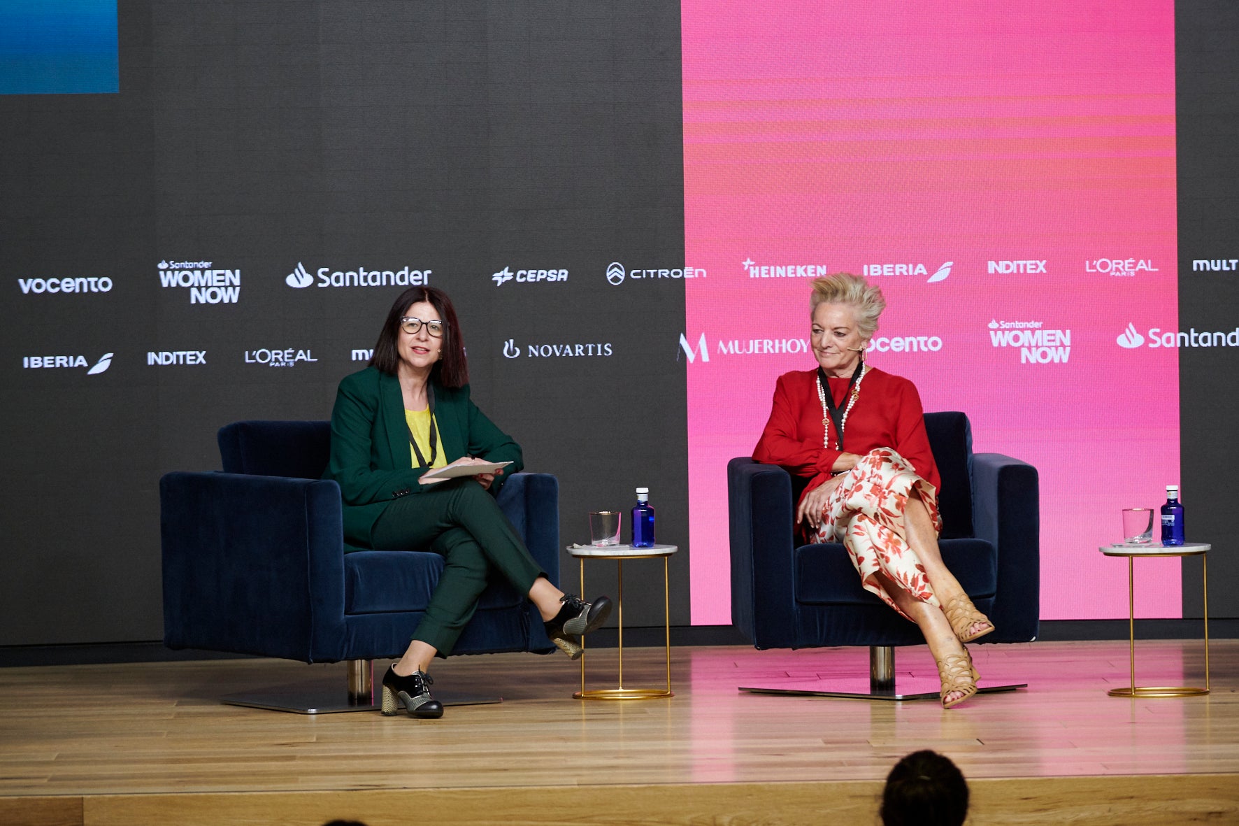 Lourdes Pérez, subdirectora de Colpisa, y María Luisa Segoviano, magistrada del Tribunal Constitucional, en Santander WomenNOW. 