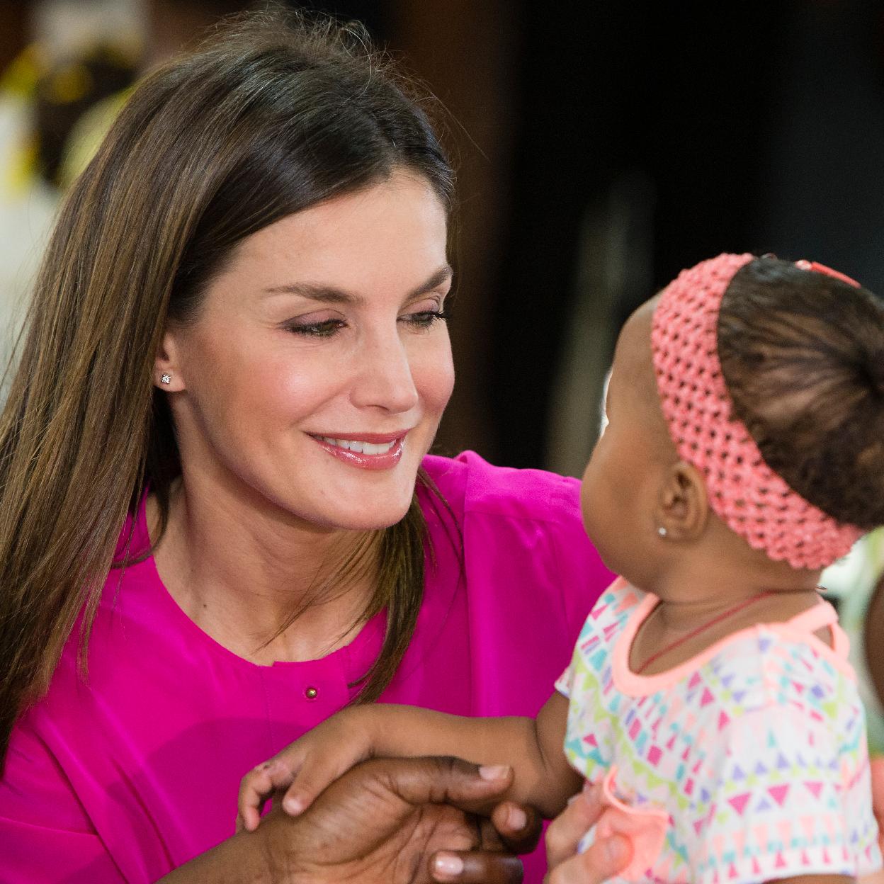 La reina Letizia, durante su viaje de cooperación a Haití.