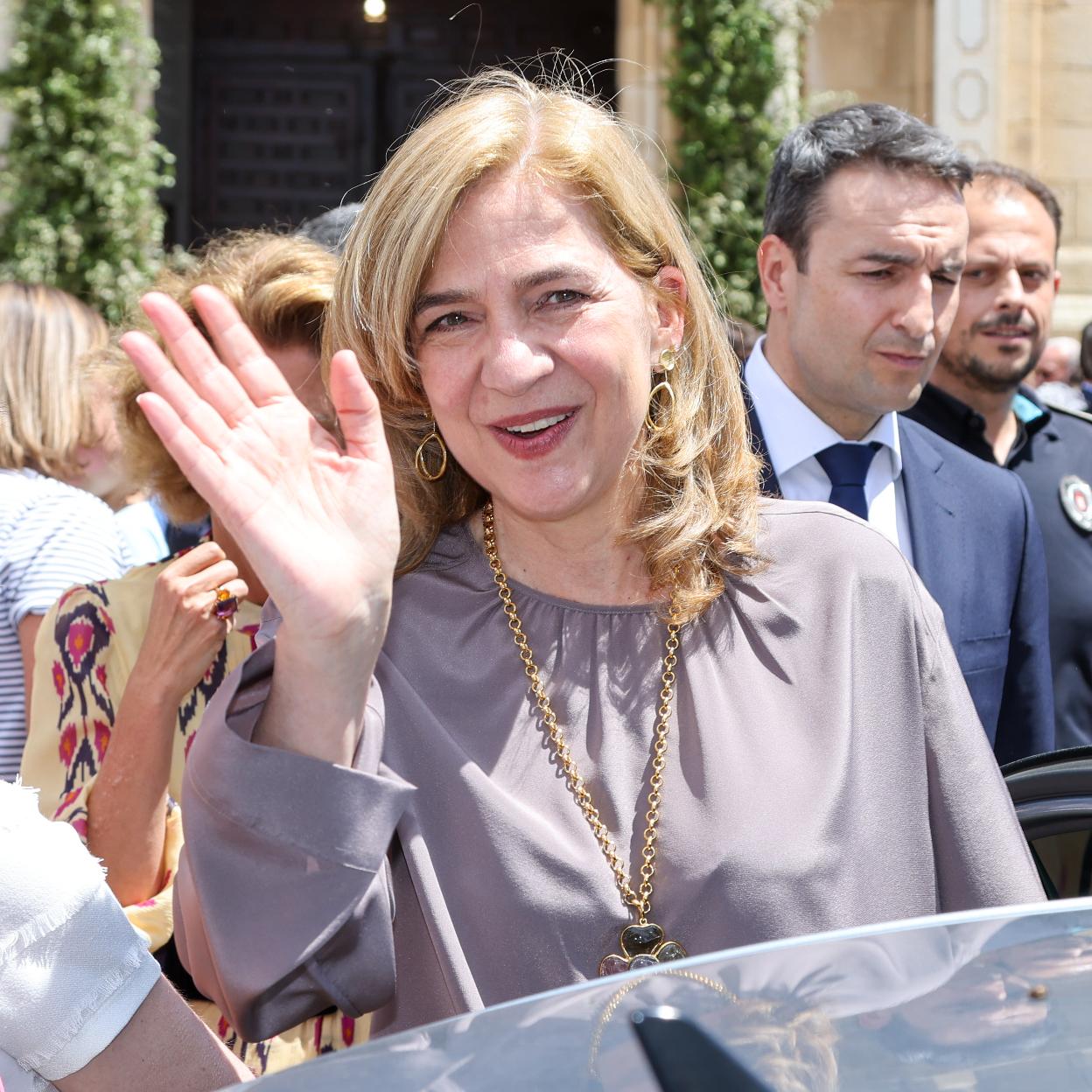 La infanta Cristina celebró su 58 cumpleaños con su hijo mayor, Juan, y la benjamina de la casa, Irene, que está a punto de graduarse. 