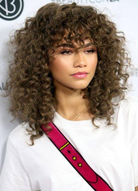 Imagen - Zendaya con corte shaggy para pelo rizado