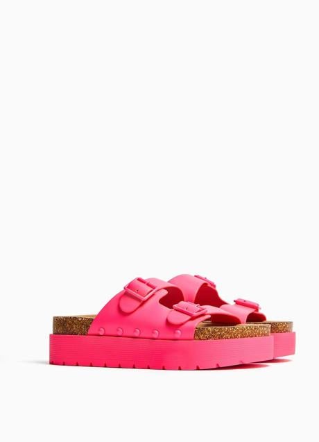 Imagen - Sandalias planas con hebillas color fucsia