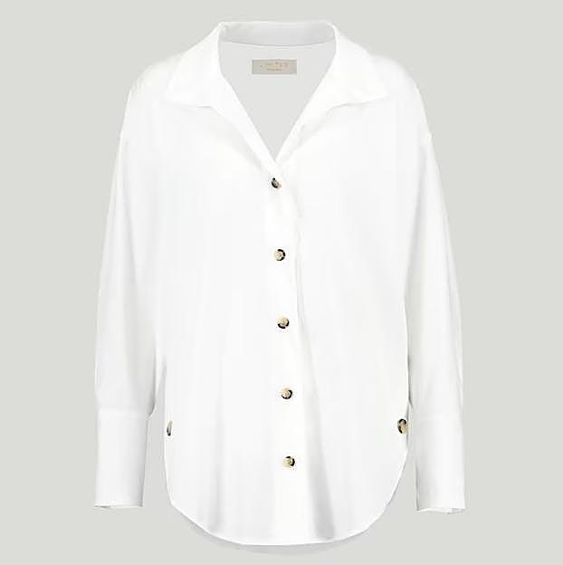 La camisa blanca de El Corte Inglés.