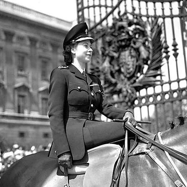 La reina durante el desfile Trooping the Colour, en su caballo.