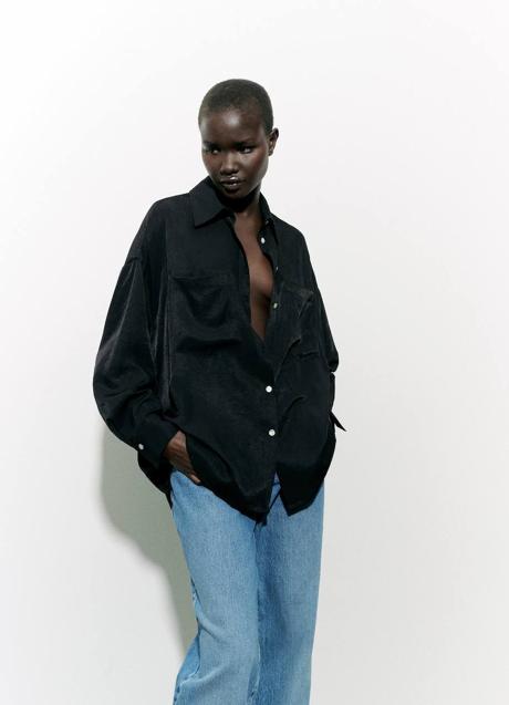 Imagen - Camisa oversize satinada en negro