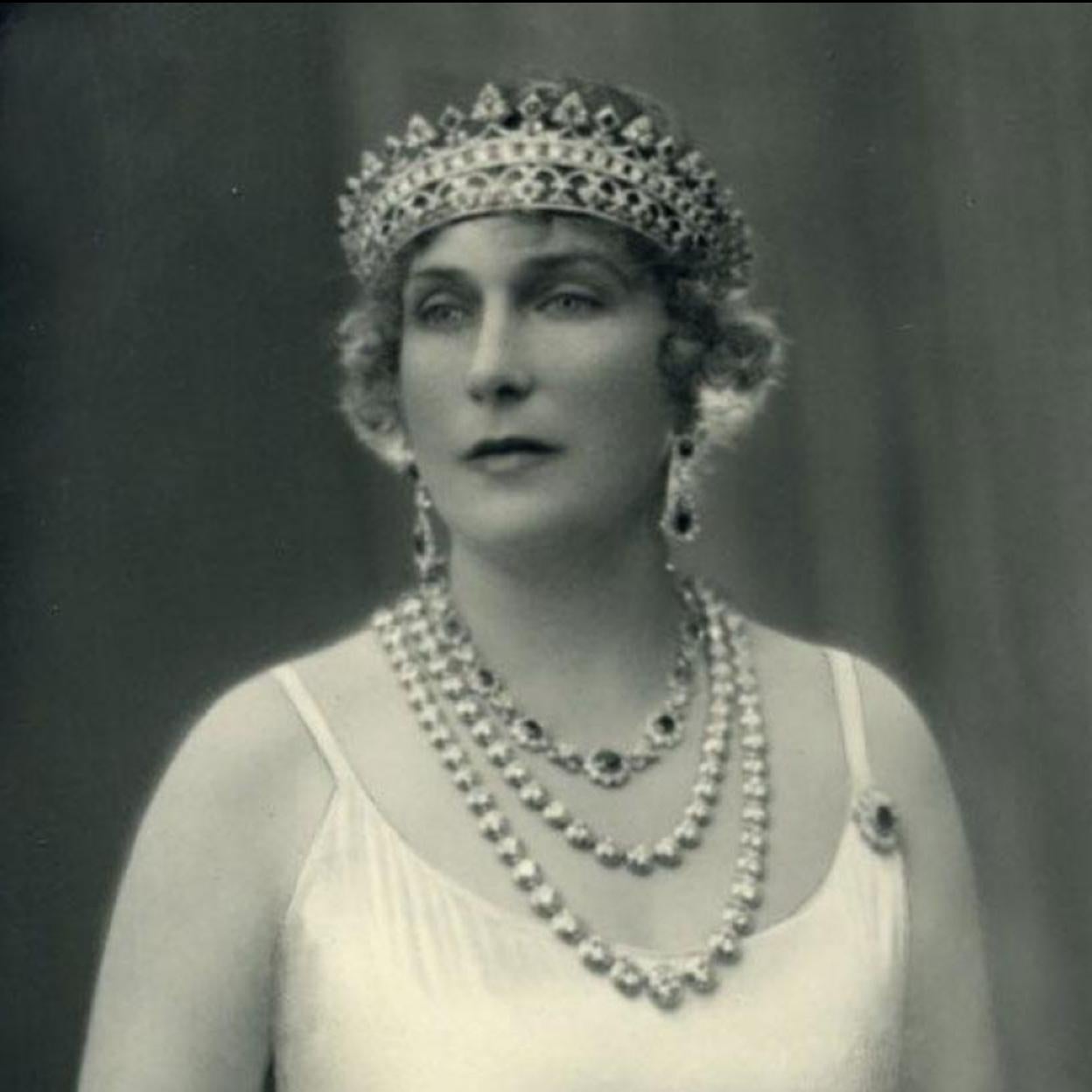 Victoria Eugenia de Battenberg con riara de diamantesl. 