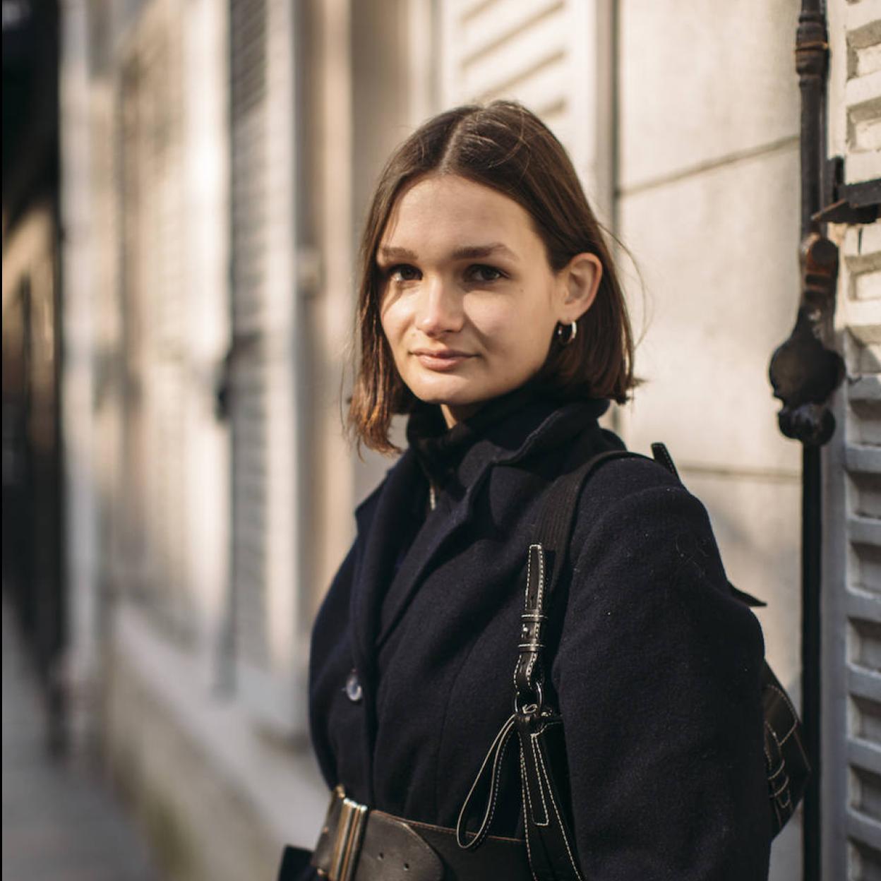 Modelo con ojeras hundidas