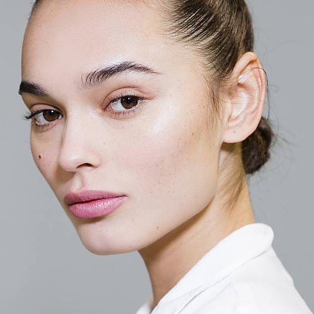 Así es cómo se hace la rutina facial perfecta y el orden de pasos correcto