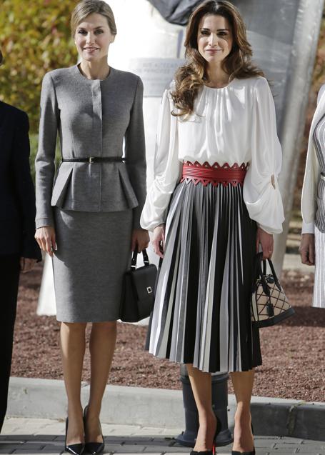 Imagen - La reina Letizia y Ranoa de Jordania con looks en color gris. / GTRES