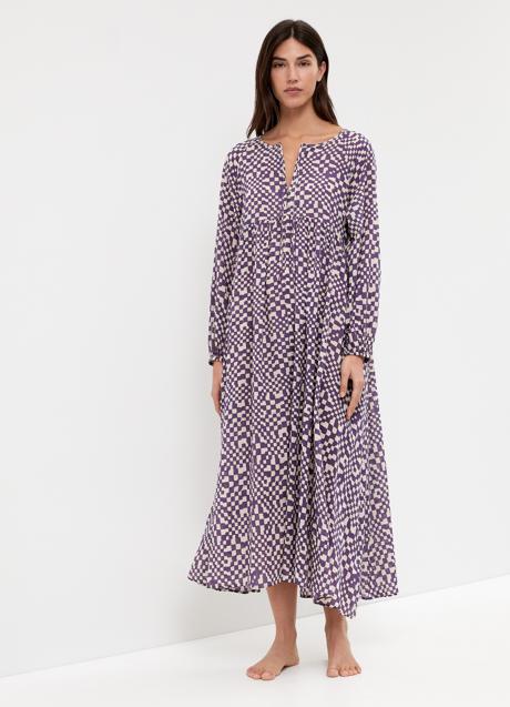 Imagen - Vestido túnica de manga larga con estampado en lila. Foto: Oysho.