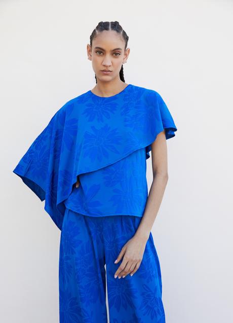 Imagen - Conjunto jacquard de color azul, top 19,99 euros (antes 23,99 euros) y pantalón 19,99 euros.