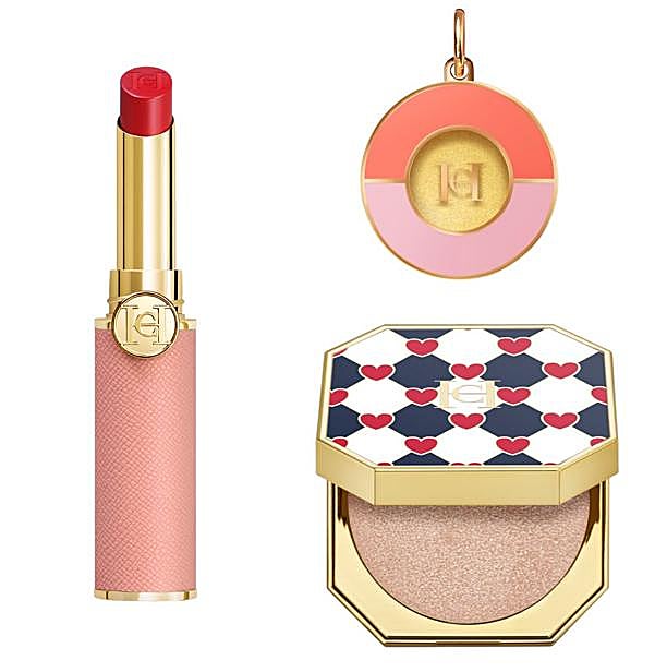 De izquierda a derecha, labial Good Girl maxi Glaze, sombra monodosis Shimmer en tono Gold y polvos compactos en tono Sun Kissed con estuche Lovewins, todo de Herrera Beauty. 