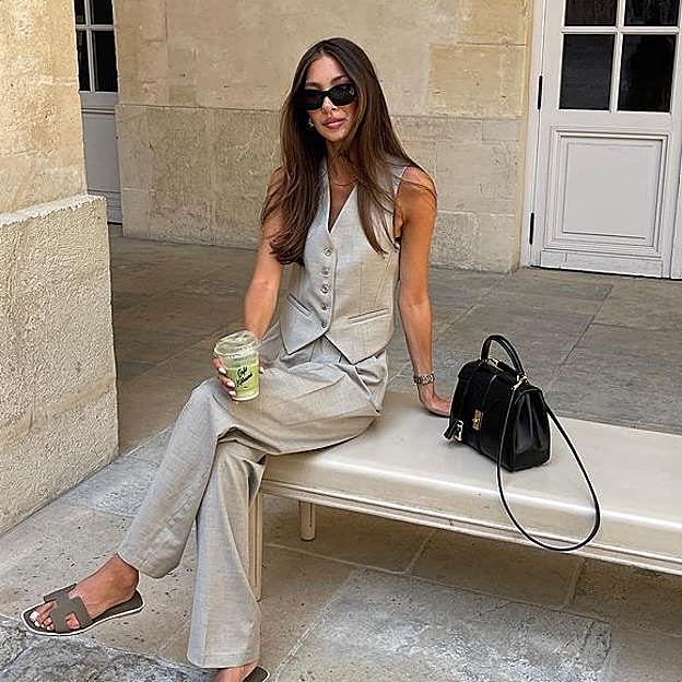 No para de agotarse: tenemos el mono chaleco de Zara que arrasa entre las famosas más sofisticadas porque sienta bien a todas