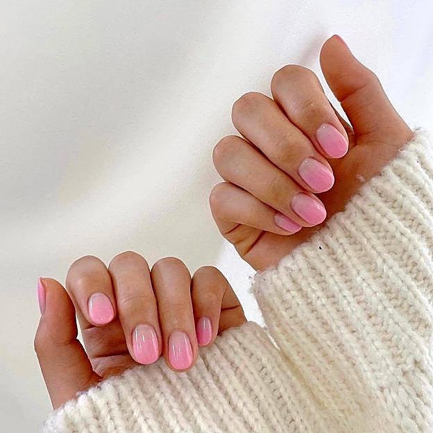 Uñas barbiecore estilo baby boomer