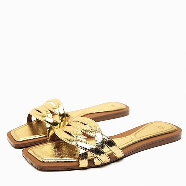 Sandalias planas doradas efecto metalizado