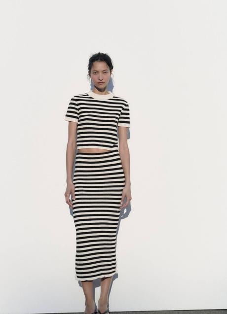 Imagen - Conjunto con estampado de rayas de falda midi y camiseta