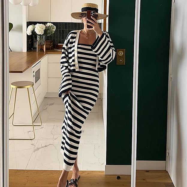 Francesa con total look a rayas como básico elegante de verano