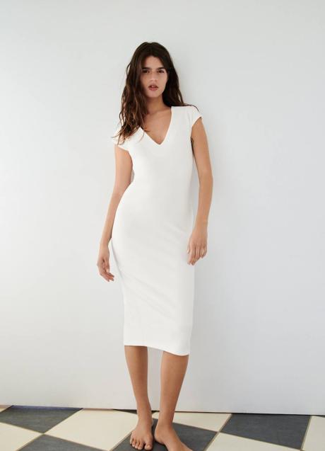 Imagen - Vestido blanco entallado con escote de pico