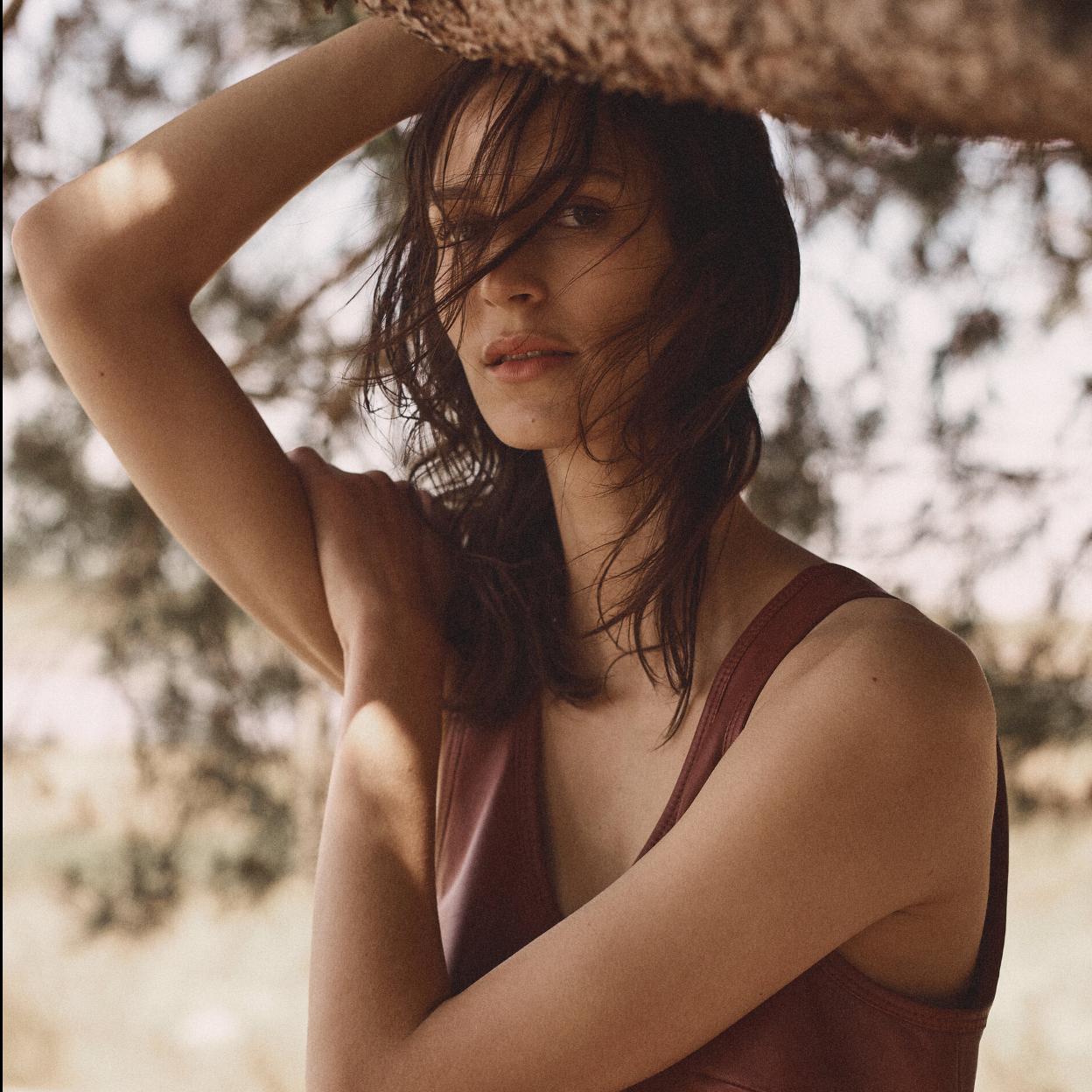 Lo nuevo de Massimo Dutti llega con los vestidos, sandalias y bolsos que llevarás sin parar todo el verano. 