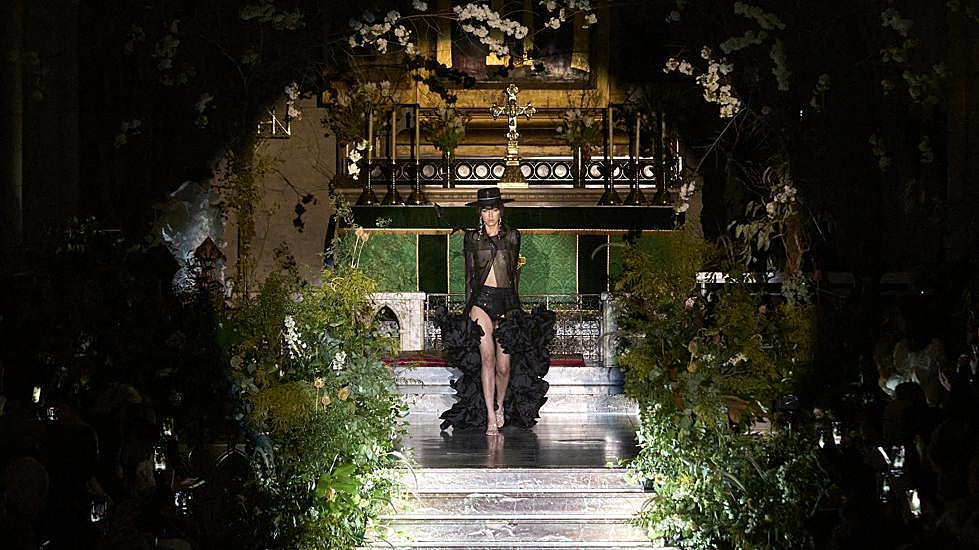 Desfile de Juana Martín en la Alta Costura de París, primavera-verano 2023.