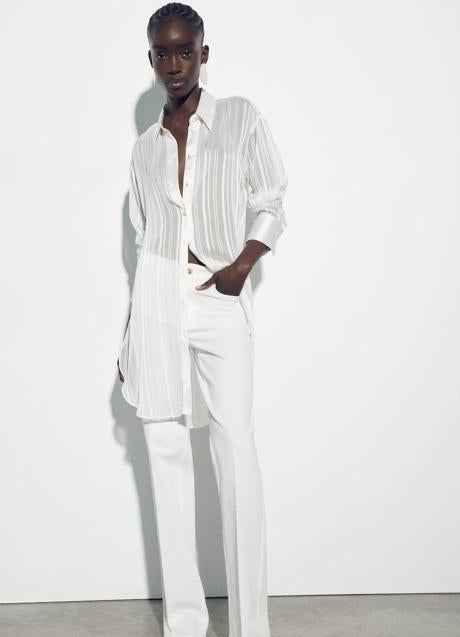 Imagen - Camisa larga en tejido semitransparente color blancp