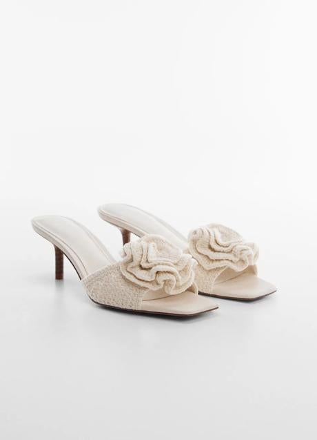 Imagen - Sandalias con flor de Mango (59,99 euros)