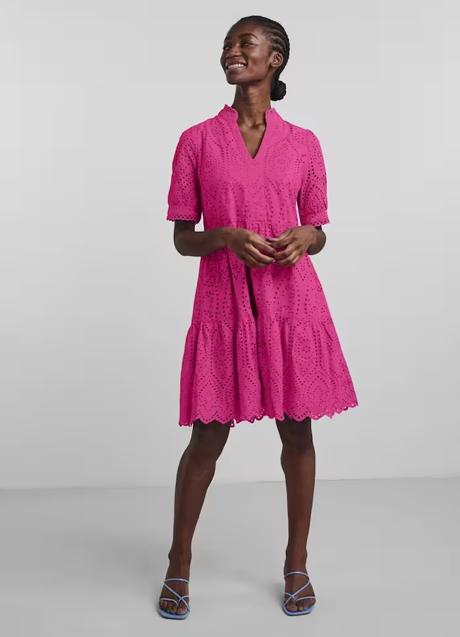 Imagen - Vestido rosa troquelado de El Corte Inglés, 79,99 euros.