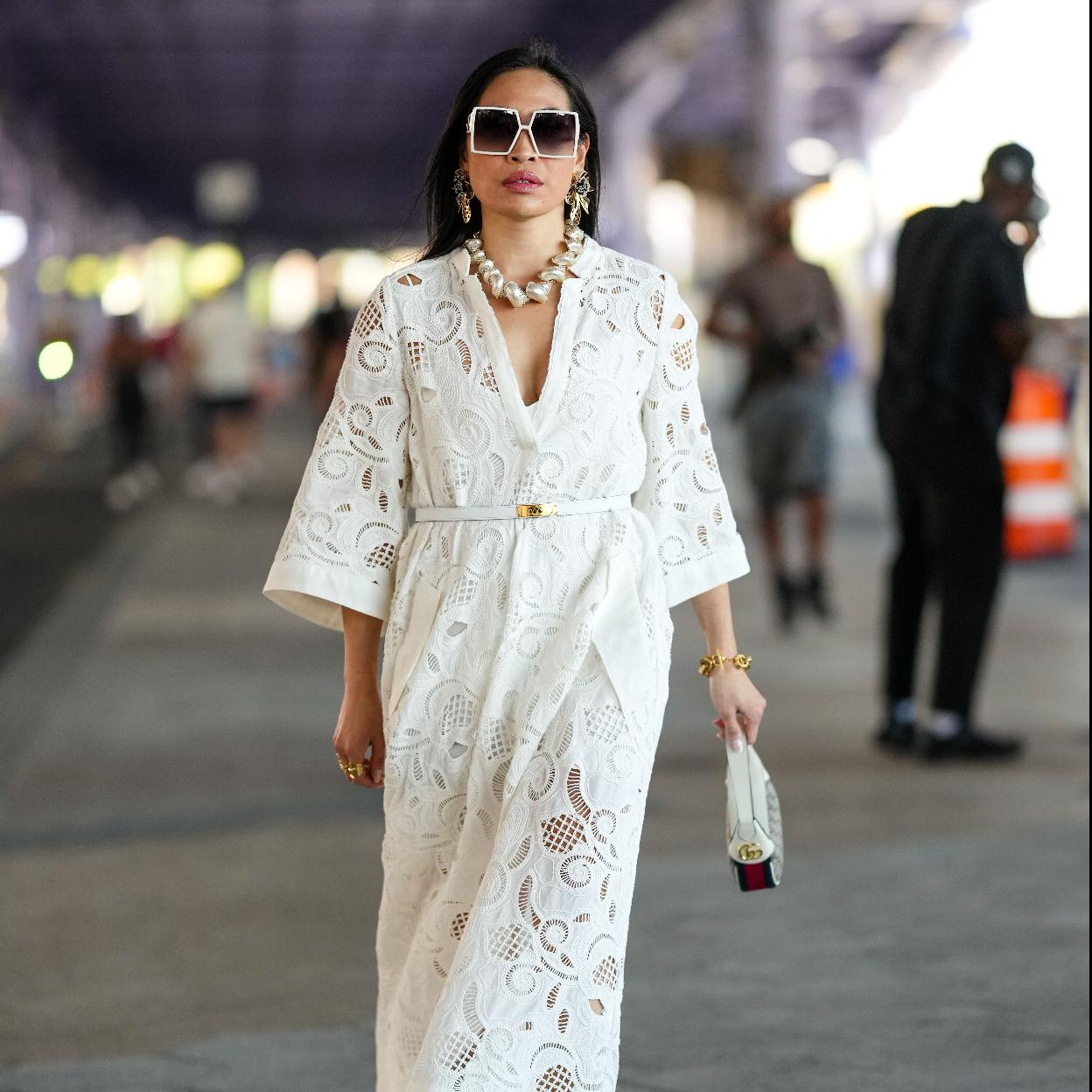 Un look con un vestido tipo caftán.