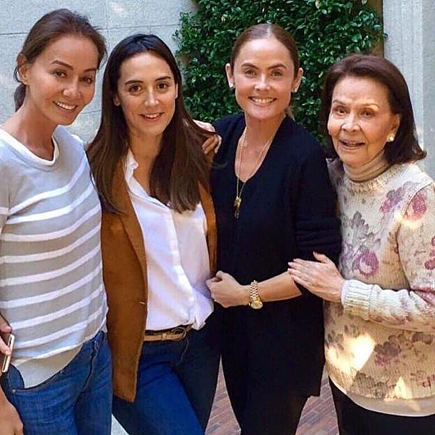 Betty Arrastia, junto a Isabel Preysler, Tamara Falcó y Joanna Preysler. 