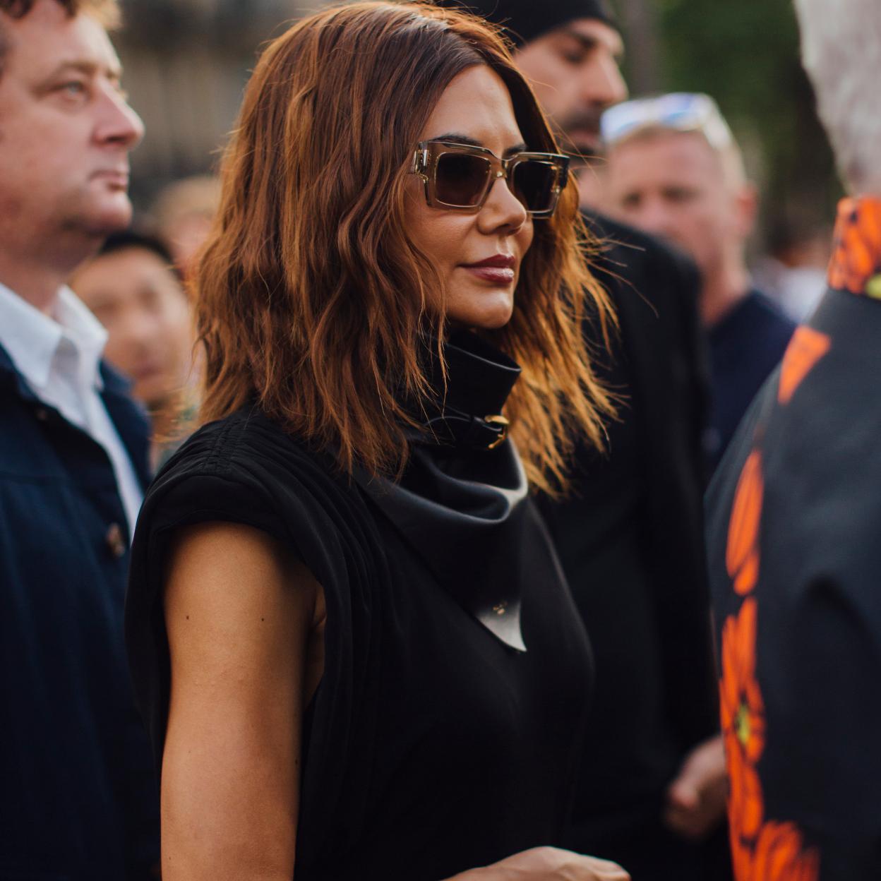 Una mujer en el street style de París.