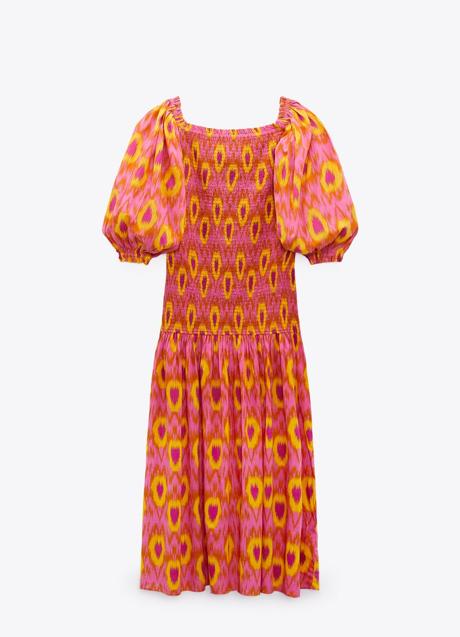 Imagen - Vestido con fruncido de nido de abeja de Zara. Foto: Zara.