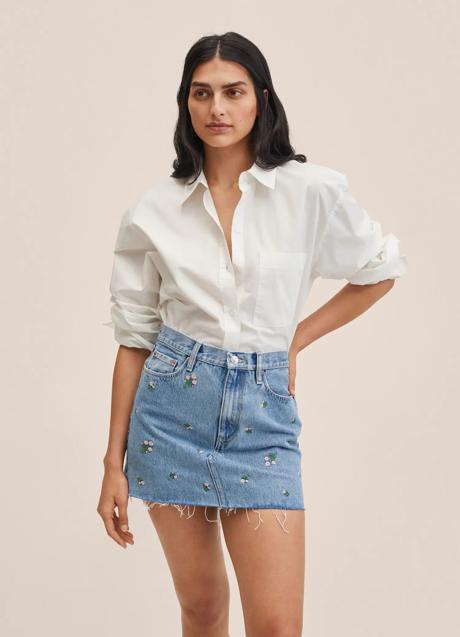 Imagen - Falda mini con bordado de flores de Mango Outlet. Foto: Mango Outlet.