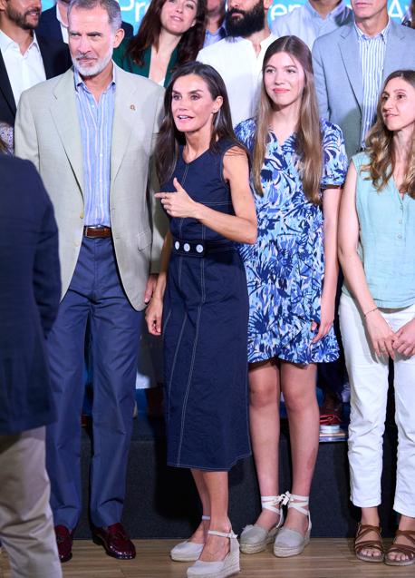 Imagen - La reina Letizia con el rey Felipe y sus hijas en Girona. / LIMITED PICTURES