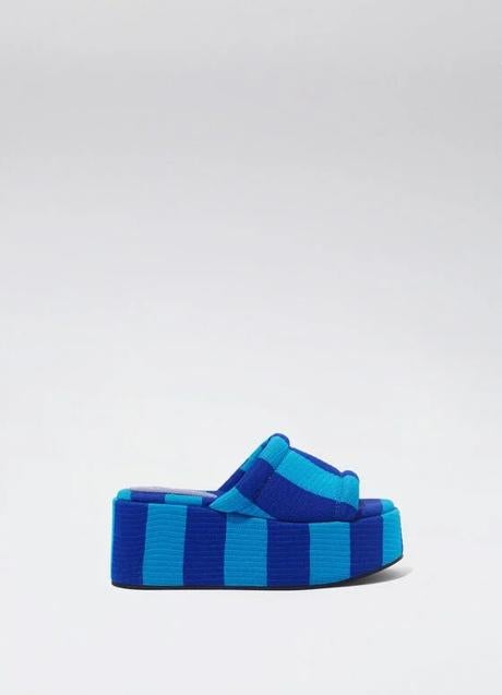 Imagen - Sandalia azul a rayas destalonadas de Parfois, 29,99 euros.