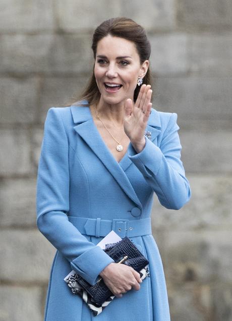 Imagen - Kate Middleton en Edimburgo con bolso de Strathberry.