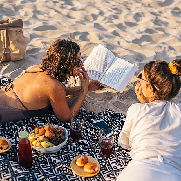 Los 5 libros que no pueden faltar en tu maleta para este verano: reencuentros inesperados, misterios sin resolver e historias de amor para soñar