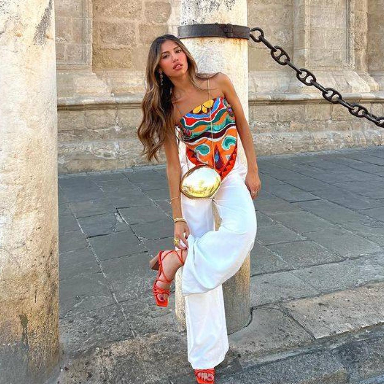 La influencer lleva el top bandana viral de Zara