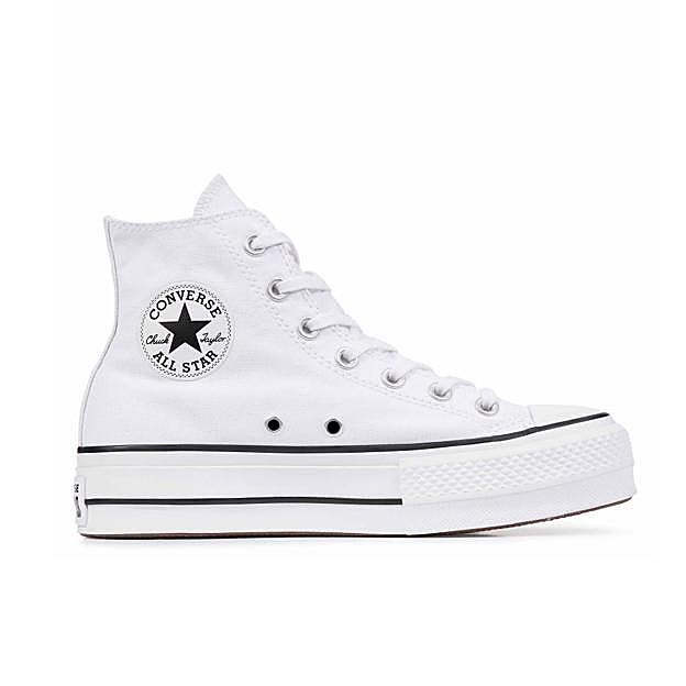 Las zapatillas Converse con plataforma blancas.