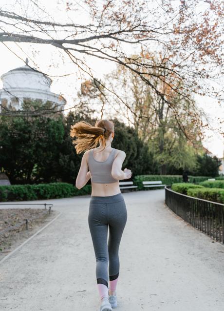 Imagen - Mujer corriendo/PEXELS