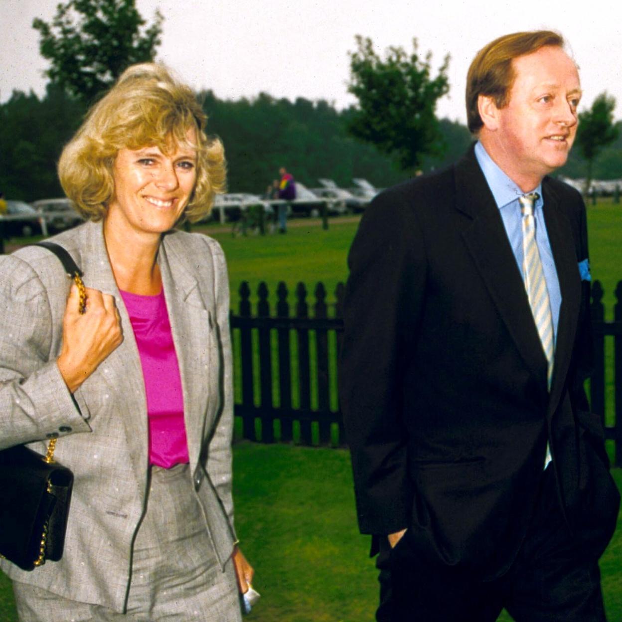 Andrew Parker Bowles junto a Camilla, en una imagen de 1992. /