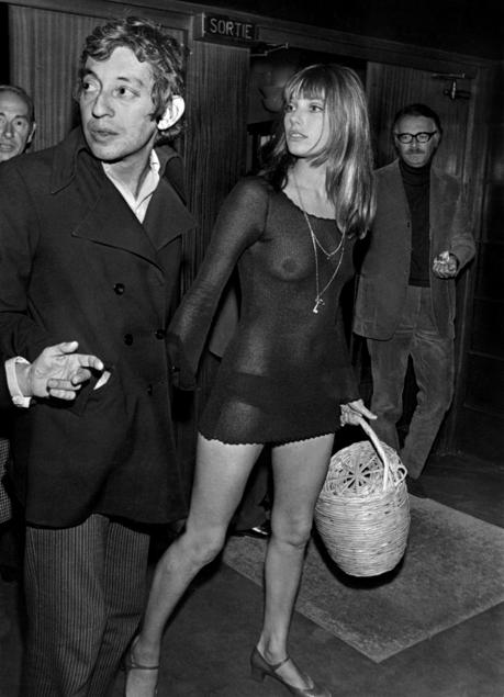 Imagen - Jane Birkin, con cesto y naked dress, junto a Serge Gainsbourg. Foto: Gtres
