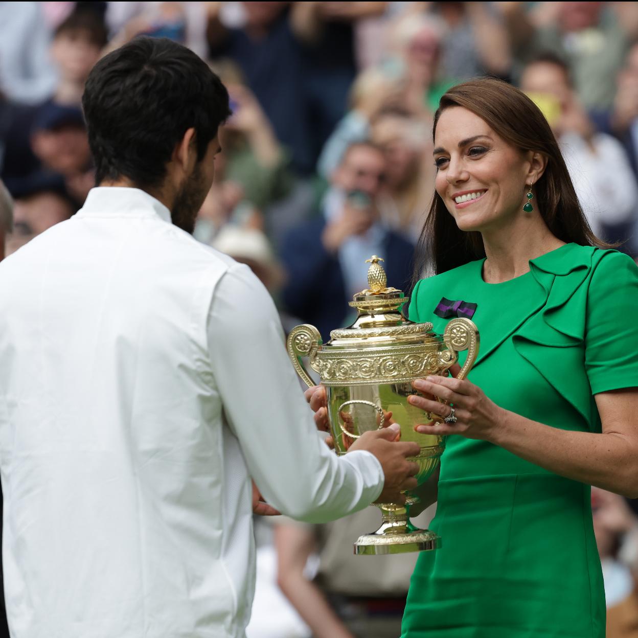 Kate Middleton entregando el trofeo a Carlos Alcaraz.
